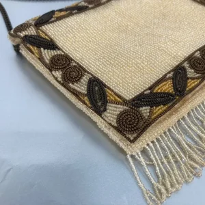Abendtasche mit Rocailles und Perlen, creme-gold, 1920er Jahre
