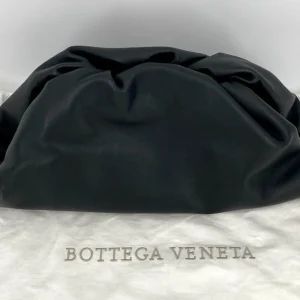 Bottega Veneta „The Pouch“ Clutch aus Nappaleder, schwarz