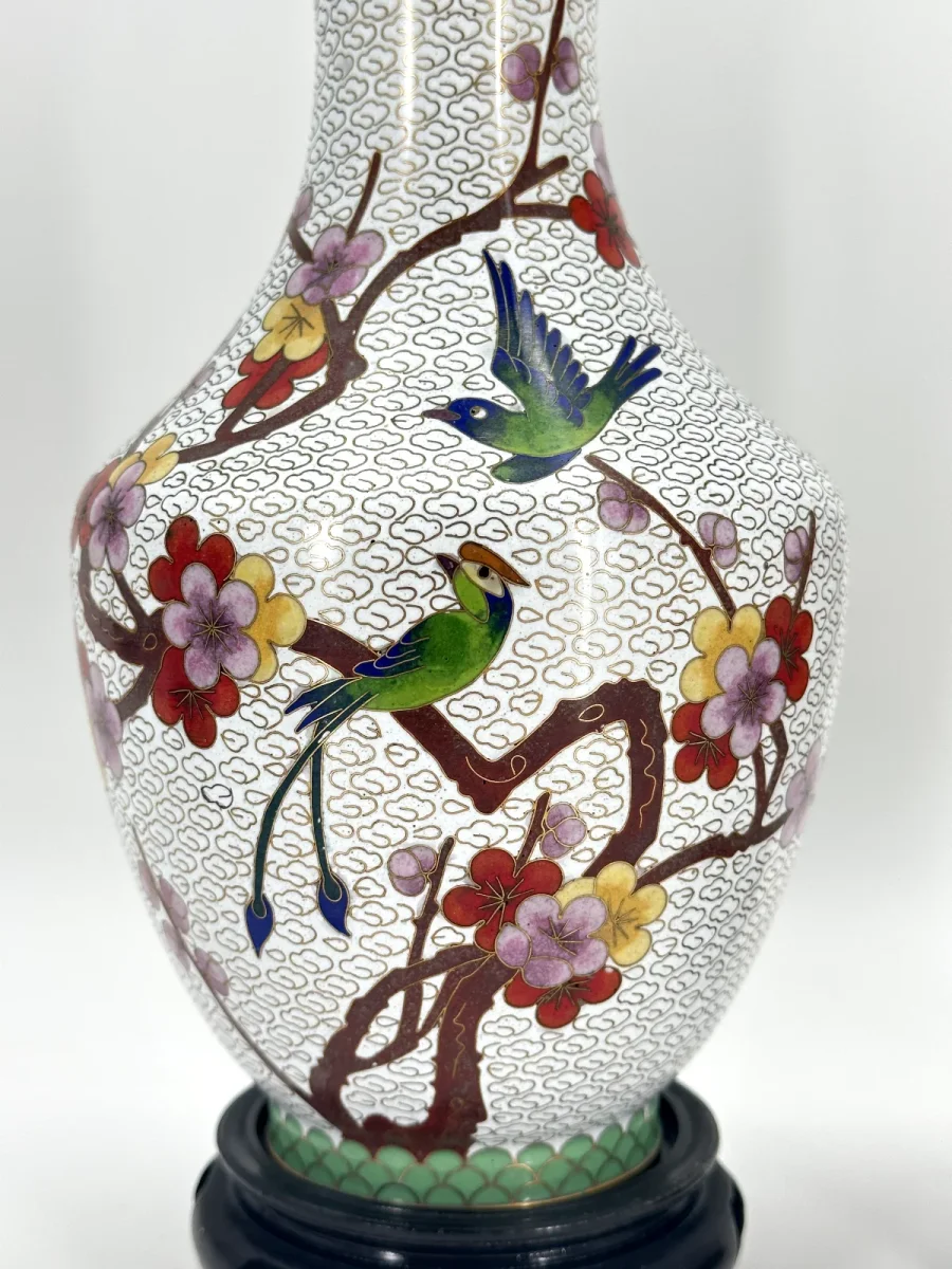 Cloisonné Vase China Paar Messing Weiß Holzsockel Cloisonne – Bild 3