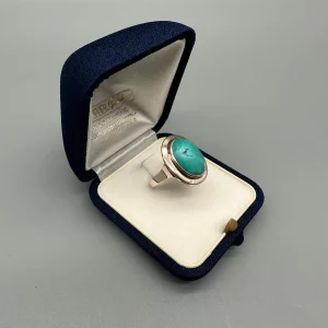 Ring aus 333er Gold mit gefasstem Cabochon aus Türkis in der Größe 54