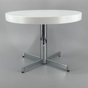 Couchtisch / Beistelltisch mit verchromtem Gestell und mattweißer Tischplatte
