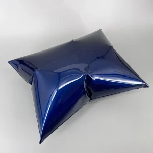 Metallkissen, Pop-Art Kunstobjekt, metallic blau lackiert