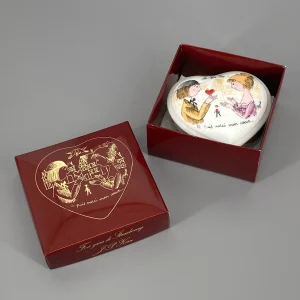 Porzellan Herz Dose mit Peynet Illustration aus Strassbourg, Frankreich