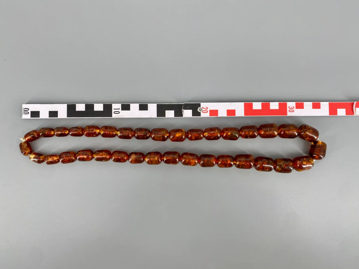 Lange Kette aus geschliffenen Bernsteinen, 1950/60er – Bild 6